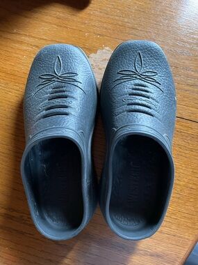 Women's Slip-On Loafers — Black Comfort Clogs